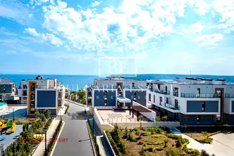 Просторен 3-стаен апартамент с морска панорама в Бриз, Варна