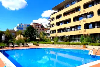 Тристаен апартамент във Варна, Бриз