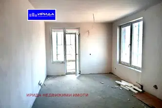 Тристаен апартамент с просторна всекидневна в Бъкстон, София