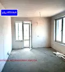 Тристаен апартамент с просторна всекидневна в Бъкстон, София