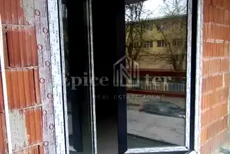 Тристаен апартамент в Перник, Център