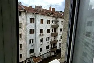 Просторен тристаен апартамент с два входа в центъра на София