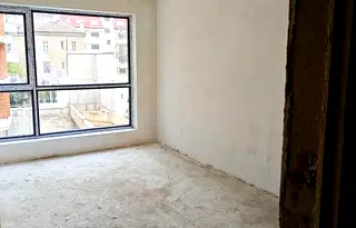 Тристаен апартамент с две бани и балкони в центъра на София