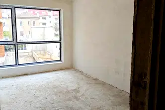 Тристаен апартамент с две бани и балкони в центъра на София