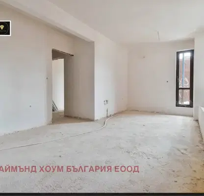 Снимка 2 — Просторен тристаен апартамент с две тераси в центъра на Пловдив