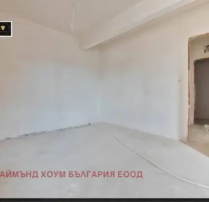 Снимка 4 — Просторен тристаен апартамент с две тераси в центъра на Пловдив