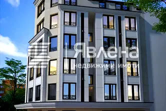 Тристаен апартамент с тераса в центъра на София