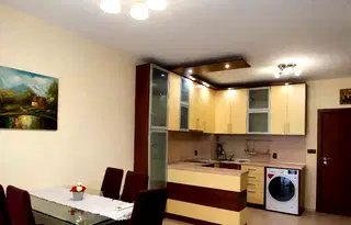 Тристаен апартамент във Враца, Център