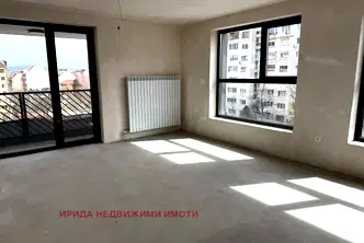 Тристаен апартамент в София, Център