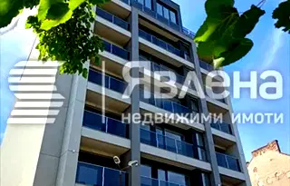 Тристаен апартамент в Център на София с два балкона