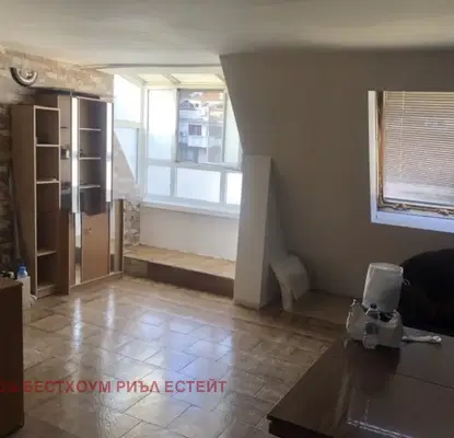 Снимка 4 — Тристаен апартамент във Варна, Център