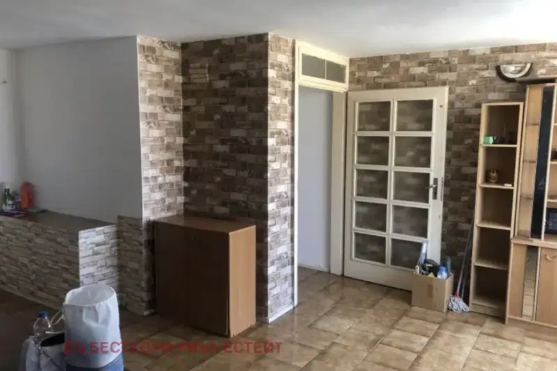 Тристаен апартамент във Варна, Център