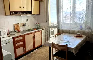 Тристаен апартамент с функционално разпределение в центъра на Пловдив