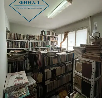 Снимка 4 — Тристаен апартамент в Шумен, Център