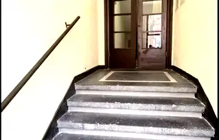 Тристаен апартамент с южно изложение до НДК в София