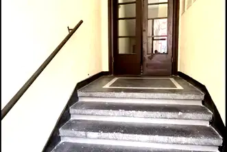 Тристаен апартамент с южно изложение до НДК в София