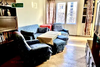 Слънчев тристаен апартамент с изток/юг в центъра на София