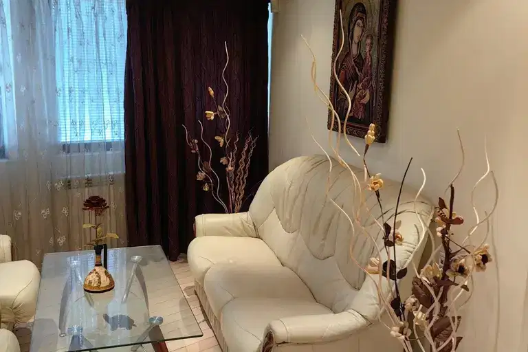 Тристаен апартамент в Перник, Център