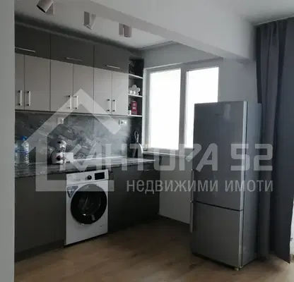 Снимка 2 — Просторен тристаен апартамент с две тераси в центъра на Варна