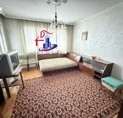 Снимка 4 — Тристаен апартамент в Шумен, Център