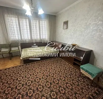 Снимка 2 — Тристаен апартамент в Шумен, Център