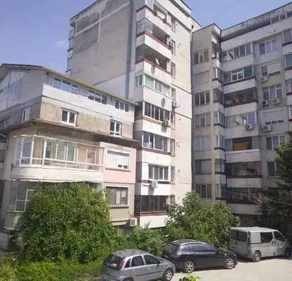 Снимка 2 — Тристаен апартамент в Шумен, Център