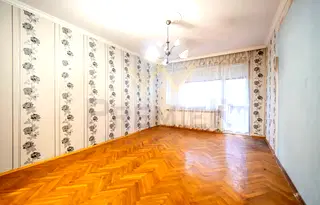 Тристаен апартамент в Добрич, Център