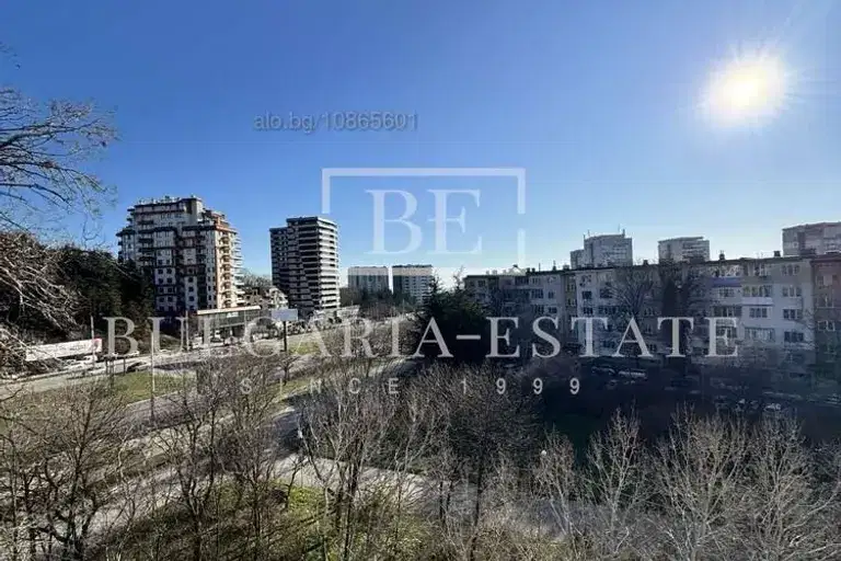 Просторен 3-стаен апартамент с три тераси в кв. Чайка, Варна