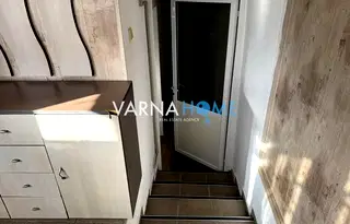 Тристаен апартамент с подобрения в Цветен квартал, Варна