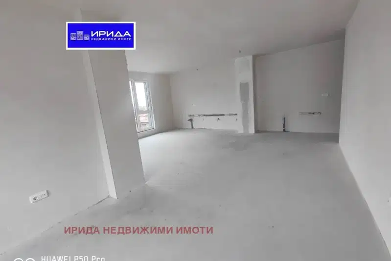 Просторен тристаен апартамент с две тераси в Дианабад, София