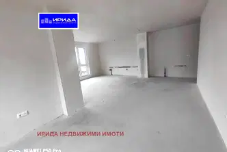 Просторен тристаен апартамент с две тераси в Дианабад, София