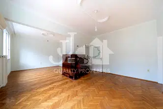 Тристаен тухлен апартамент с ТЕЦ и климатик в Докторски паметник