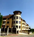 Тристаен апартамент с двор и газово отопление в Драгалевци