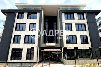 Тристаен апартамент с дворна тераса в Драгалевци, София