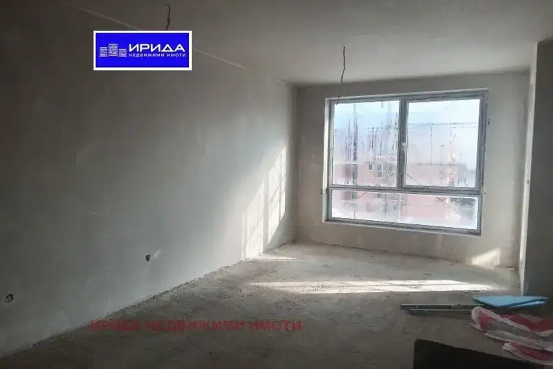 Тристаен апартамент с голяма тераса в Дружба 1, София
