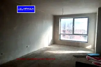 Тристаен апартамент с голяма тераса в Дружба 1, София