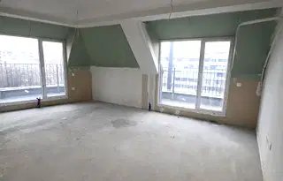 Тристаен апартамент с голяма тераса в Дружба 1, София