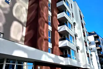 Тристаен апартамент с голяма тераса в Дружба 2, София