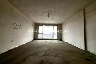 Тристаен апартамент с южен хол и панорамна гледка в Гагарин, Пловдив