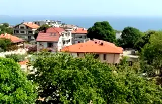 Тристаен апартамент с морска панорама в Галата, Варна