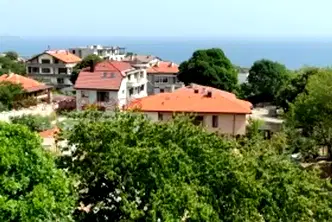 Тристаен апартамент с морска панорама в Галата, Варна