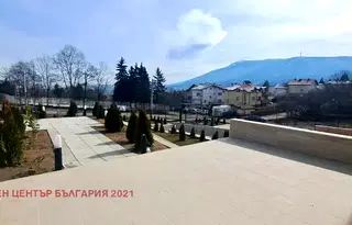 Тристаен апартамент с голяма тераса и гледка към Витоша в Горна баня