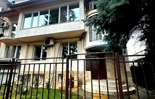 Тристаен апартамент с двор и веранда в Хаджи Димитър, София