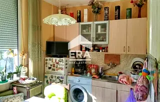 Тристаен апартамент в Ямбол, Хале