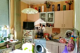 Тристаен апартамент в Ямбол, Хале