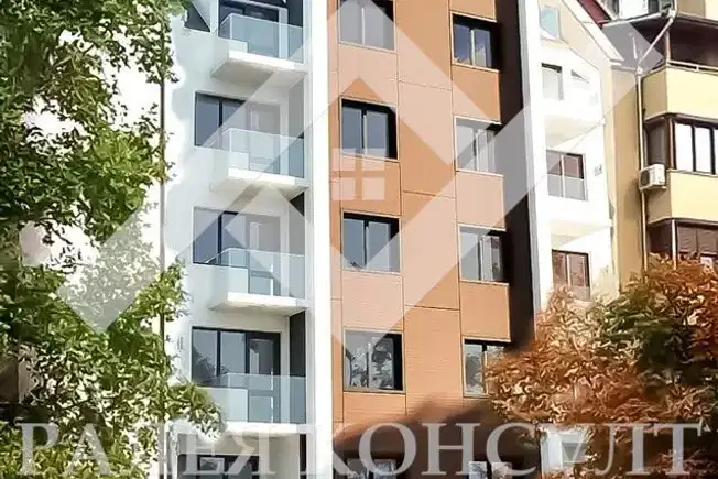 Тристаен апартамент с източно изложение в кв. Христо Смирненски, Пловдив