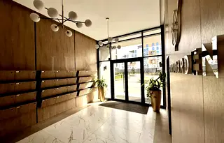 Тристаен апартамент с просторна дневна в Royal Garden 2, Пловдив
