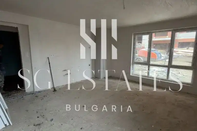 Тристаен апартамент с озеленен двор в Христо Смирненски, Пловдив