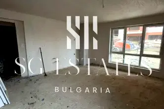 Тристаен апартамент с озеленен двор в Христо Смирненски, Пловдив