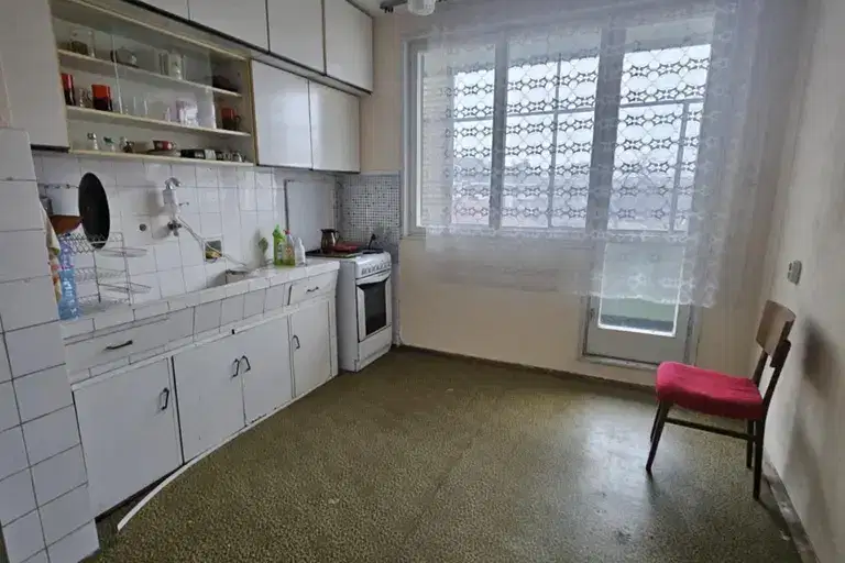 Тристаен апартамент в Русе, Хъшове